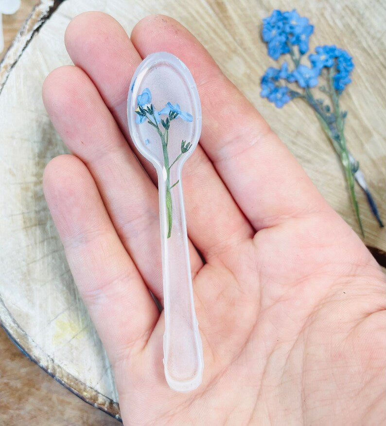 Decorative resin spoons, forget me not spoons, pressed flower spoons