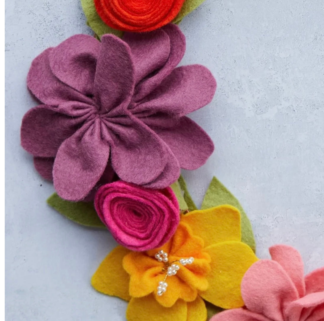 Flower wreath, felt flower wreath, flower button wreath